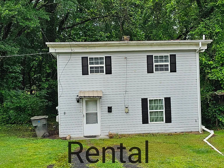 205 Maple St — Photo 1