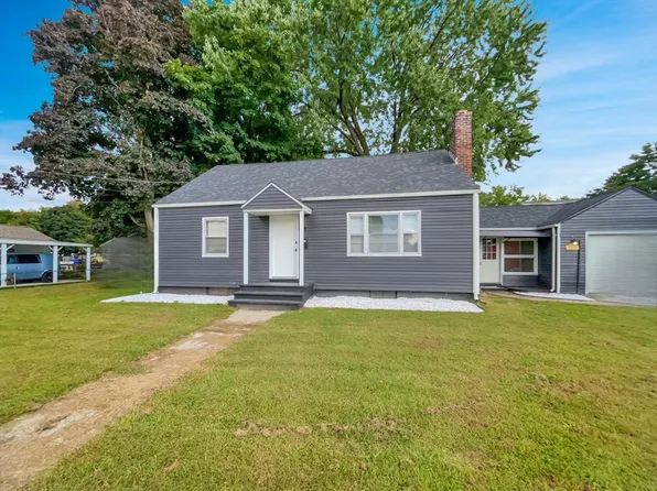 21 Lang St, Springfield, MA 01104