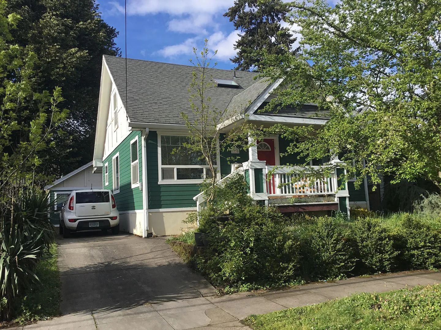 Spectacular Sellwood — Photo 1