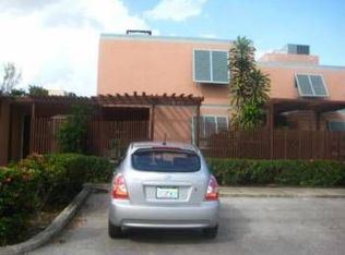 1041 W Fairway Rd, Pembroke Pines, FL 33026