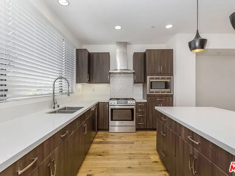 1427 Waterloo St — Photo 11