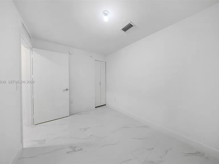 700 NE 24th St #1706 — Photo 18