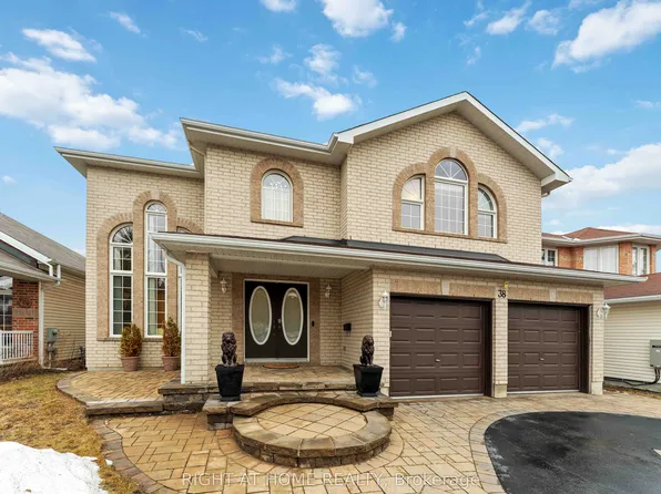 38 Penrith St, Ottawa, ON K2W 1E5
