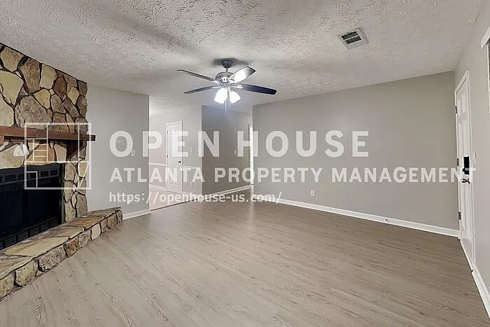 3 bed, 2.0 bath, 1284 sqft, $1,825 — Photo 3