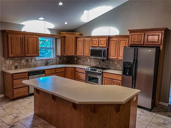4th image of 11 Runnymede Cir