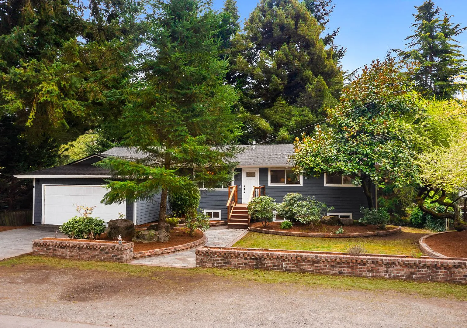 Beautifully Remodeled in Kenmore- Pet Friendly with Oversized Backyard — Photo 1