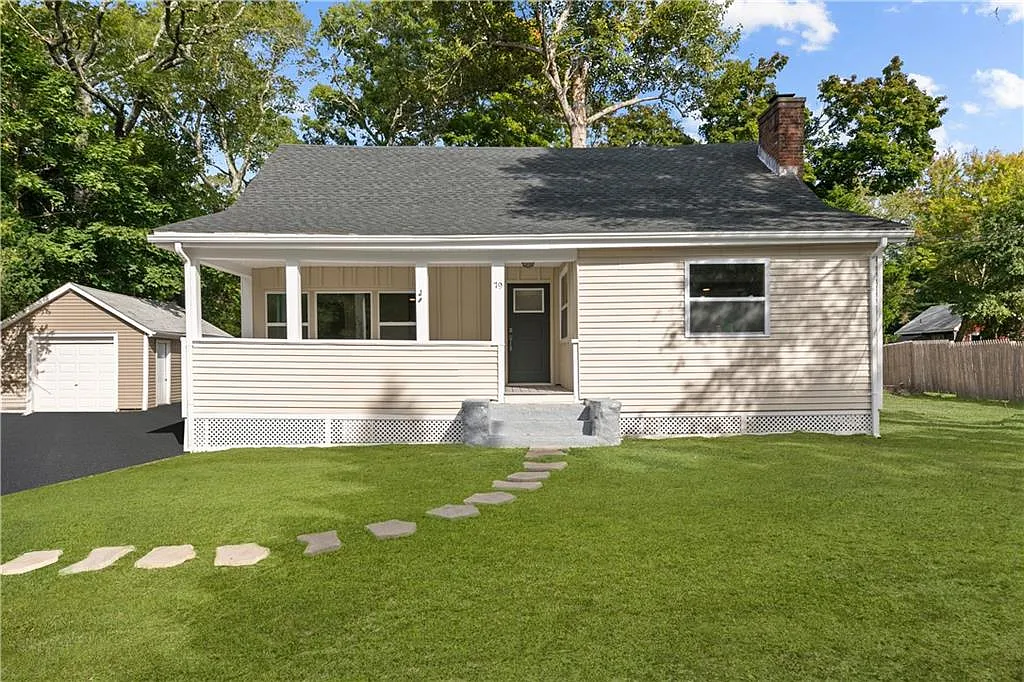 3 bed, 1.0 bath, 1424 sqft, $3,500 — Photo 1