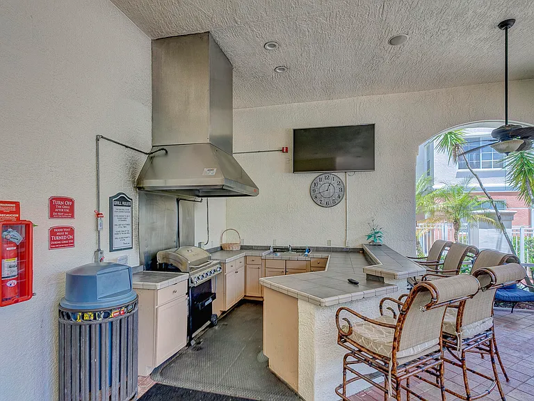 9303 Myrtlewood Cir W — Photo 30