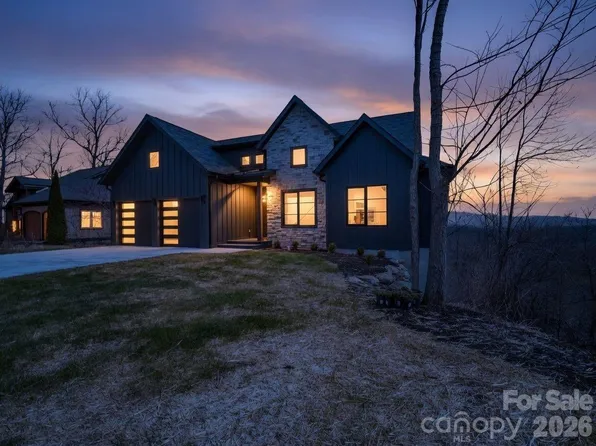 90 Summit Hill Rd, Hendersonville, NC 28791