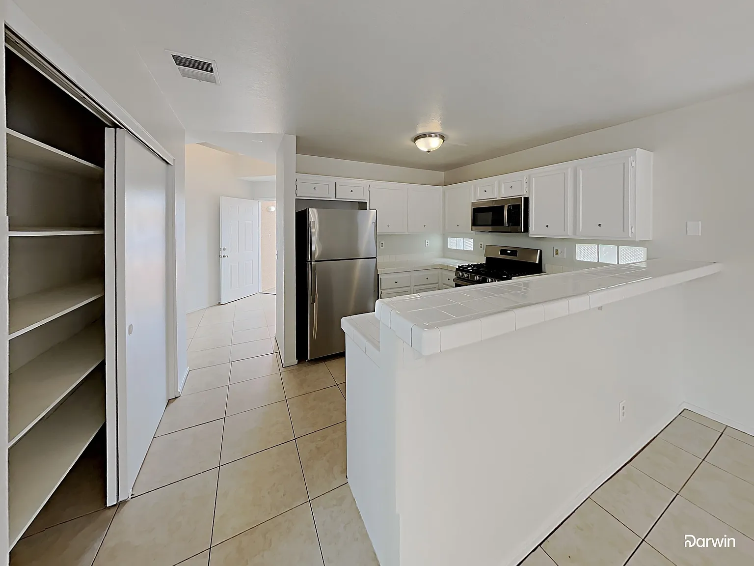 3 bed, 2.5 bath, 1422 sqft, $1,880 — Photo 2