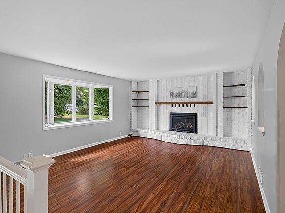 3rd image of 3035 165th Ln NE
