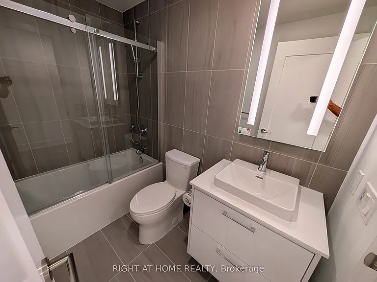 858 Dupont St #824 — Photo 16