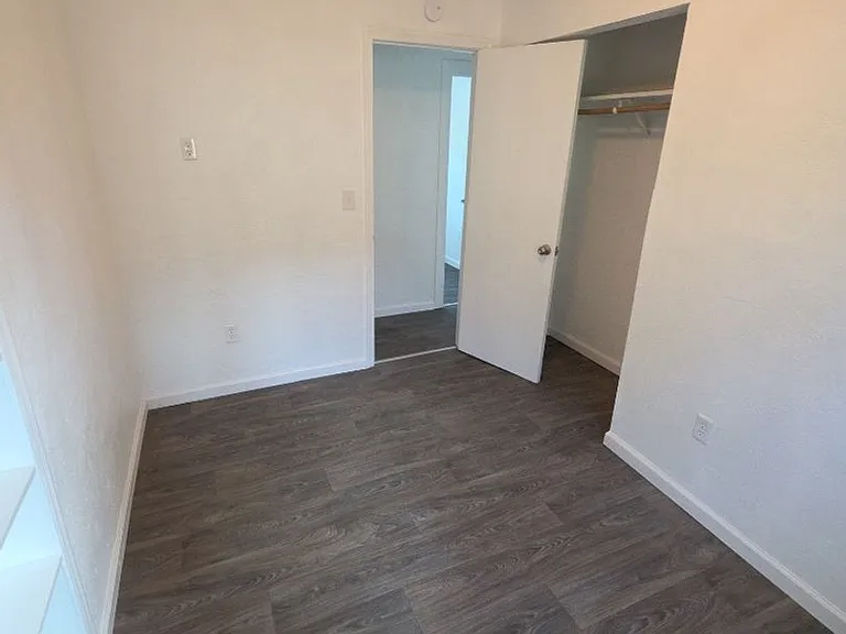 13451 Lakeshore Dr — Photo 29