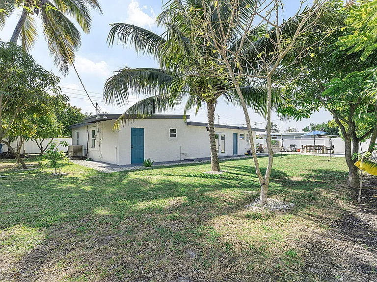 2629 SW 6th Ct — Photo 31
