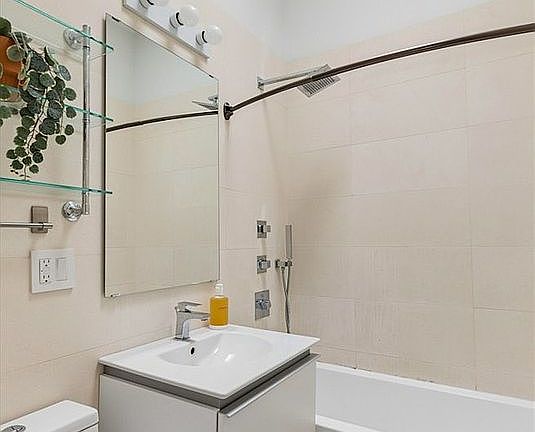 5th image of 396 3rd St APT 16
