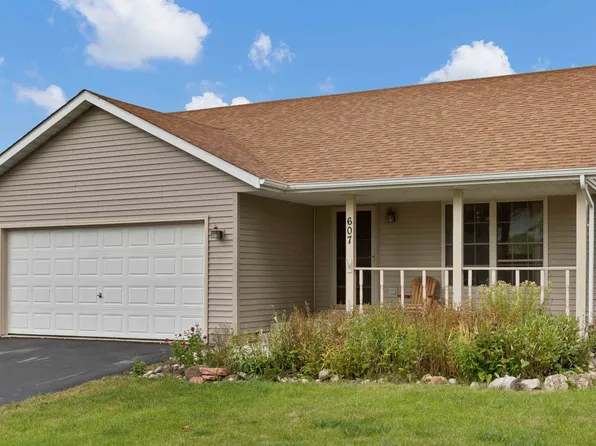 607 Tyler St, Genoa, IL 60135