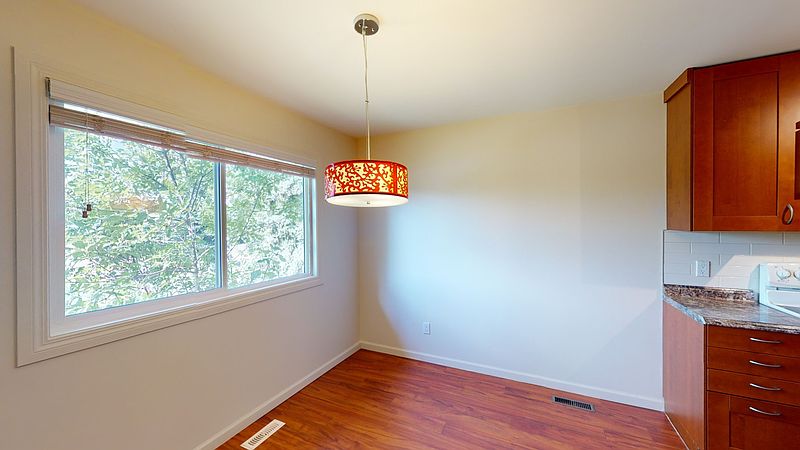 Calgary Townhouse for rent - 3 Bedrooms — photo 2