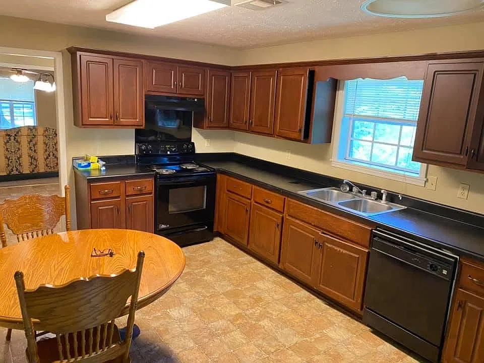 2 bed, 1320 sqft, $1,000 — Photo 3