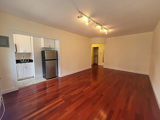 3rd image of 310 E 74th St APT 5c