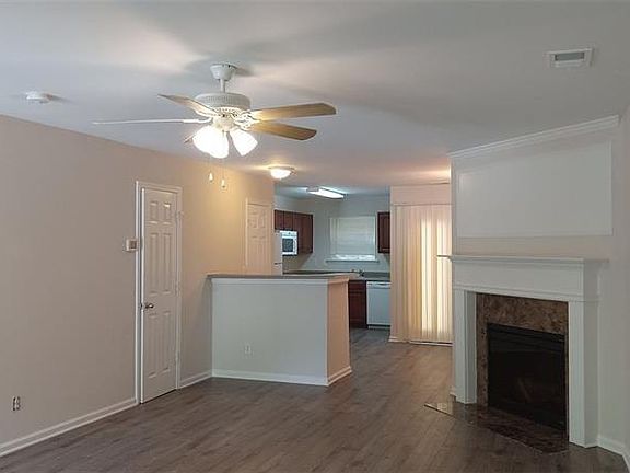4th image of 755 Crestwell Cir SW