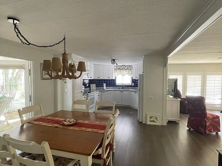 900 S Emerald Dr — Photo 9