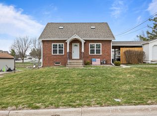 214 N 16th Ave W, Newton, IA 50208