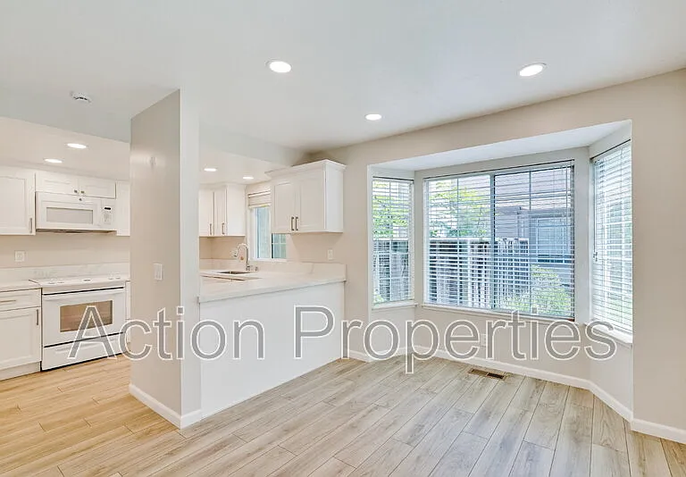 2091 San Luis Ave #8 — Photo 5