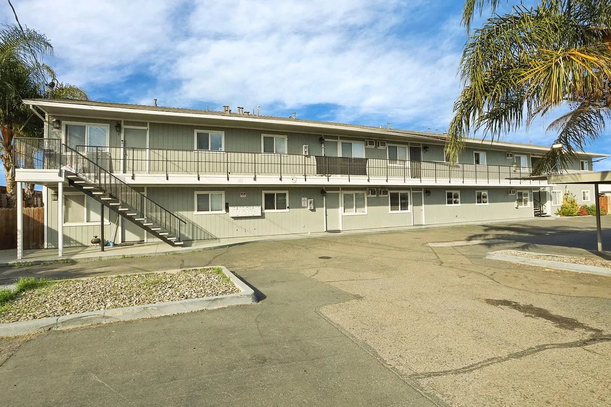 Building Photo - 111 N Walnut Ave #1