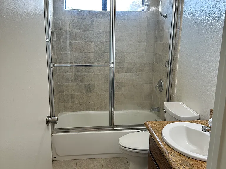 10933 Moorpark St #5 — Photo 12