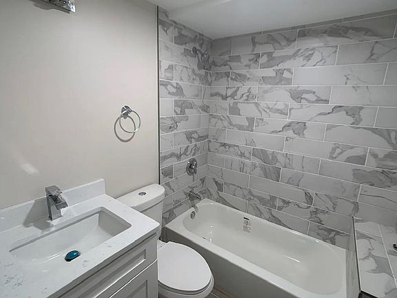 4th image of 3306 W Cullom Ave