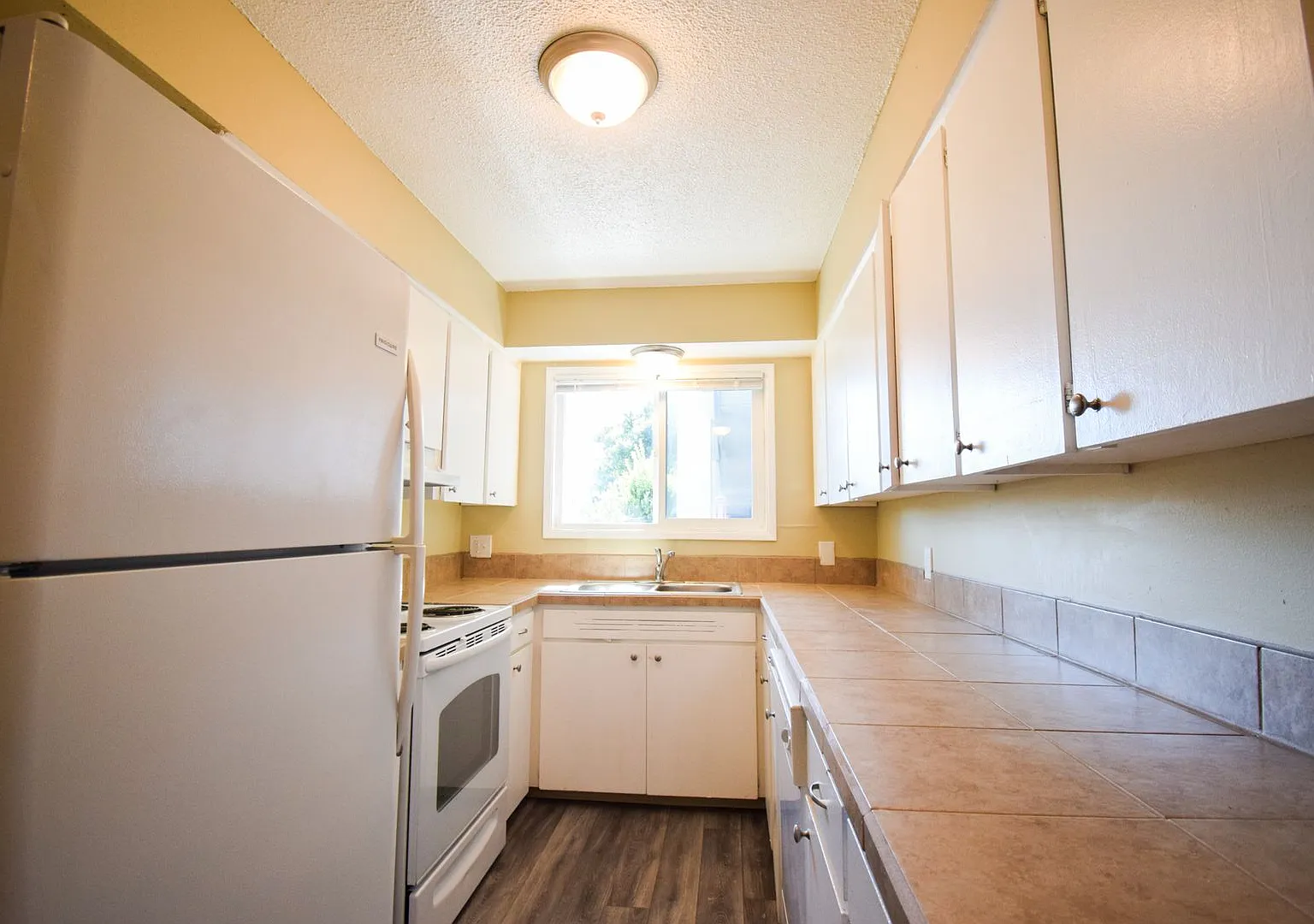 Vista Hills Apartments — Photo 2