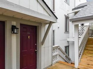 2251 Hunters Run Dr, Reston, VA 20191