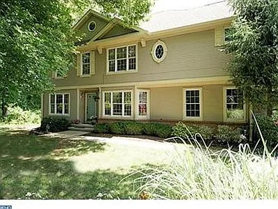 160 Neil Ct — Photo 1