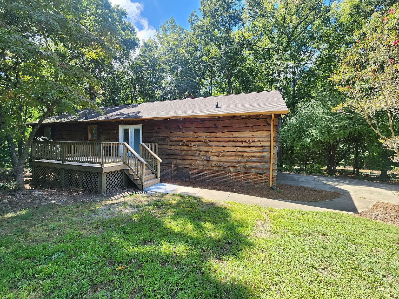 3 bed, 1204 sqft, $2,050 — Photo 1