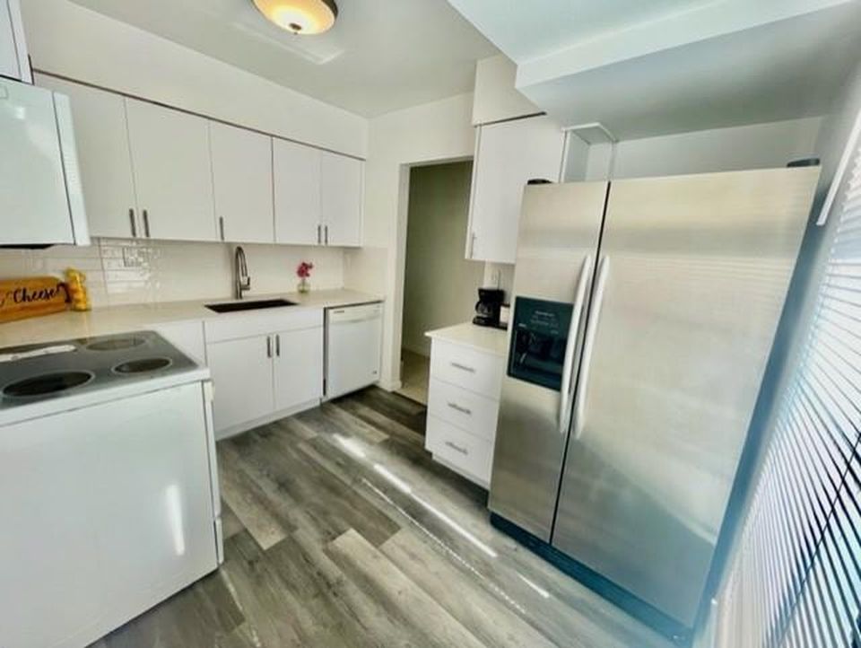 714 Gardens Dr APT 103, photo 3
