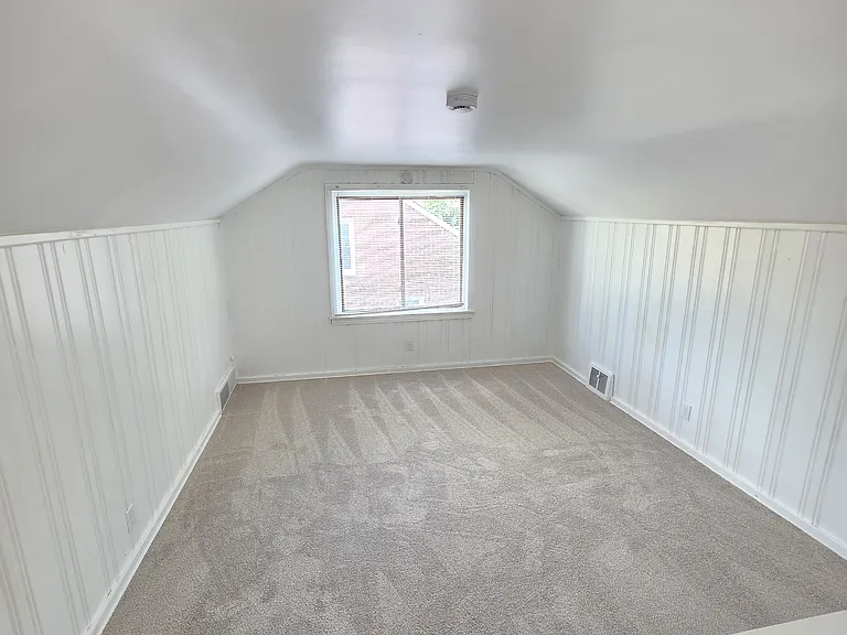 19361 Shaftsbury Rd — Photo 16