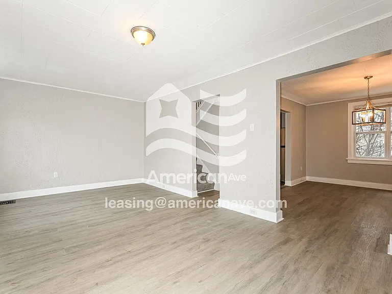 566895_002_living_room_13660906.jpg