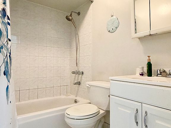 5th image of 52 Bentley Ln #Basement