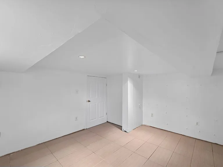 2215 N Wood Ave — Photo 22