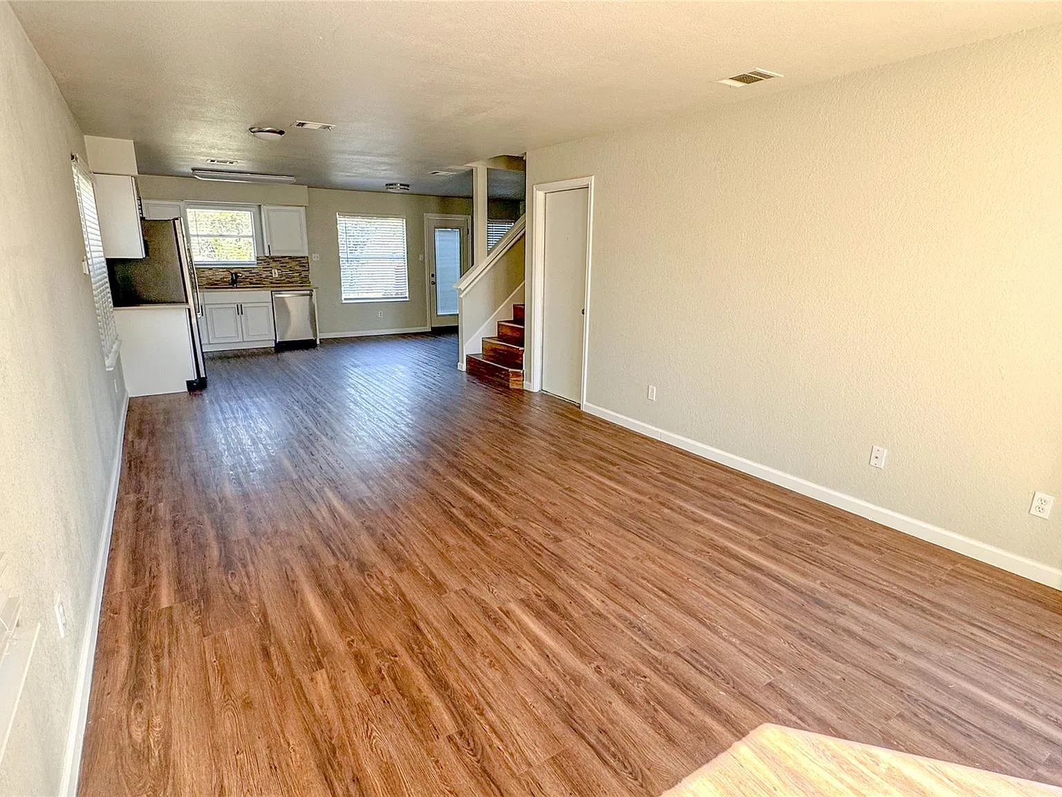 4 bed, 2.5 bath, 1883 sqft, $2,595 — Photo 4