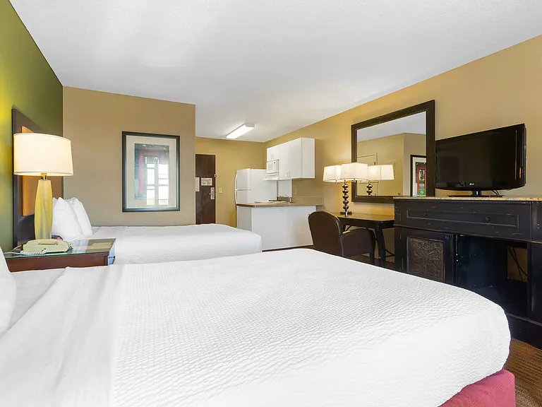 Studio Suite - 2 Full Beds