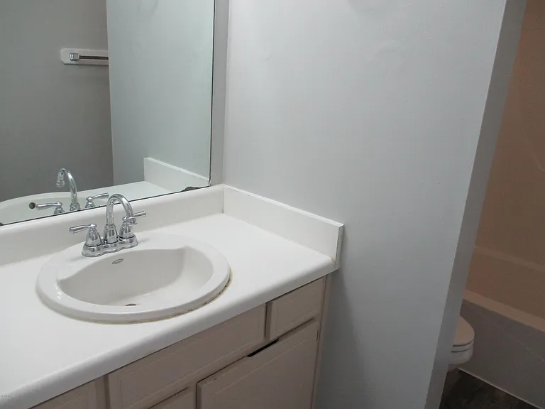 1346 Stephen Dr — Photo 8