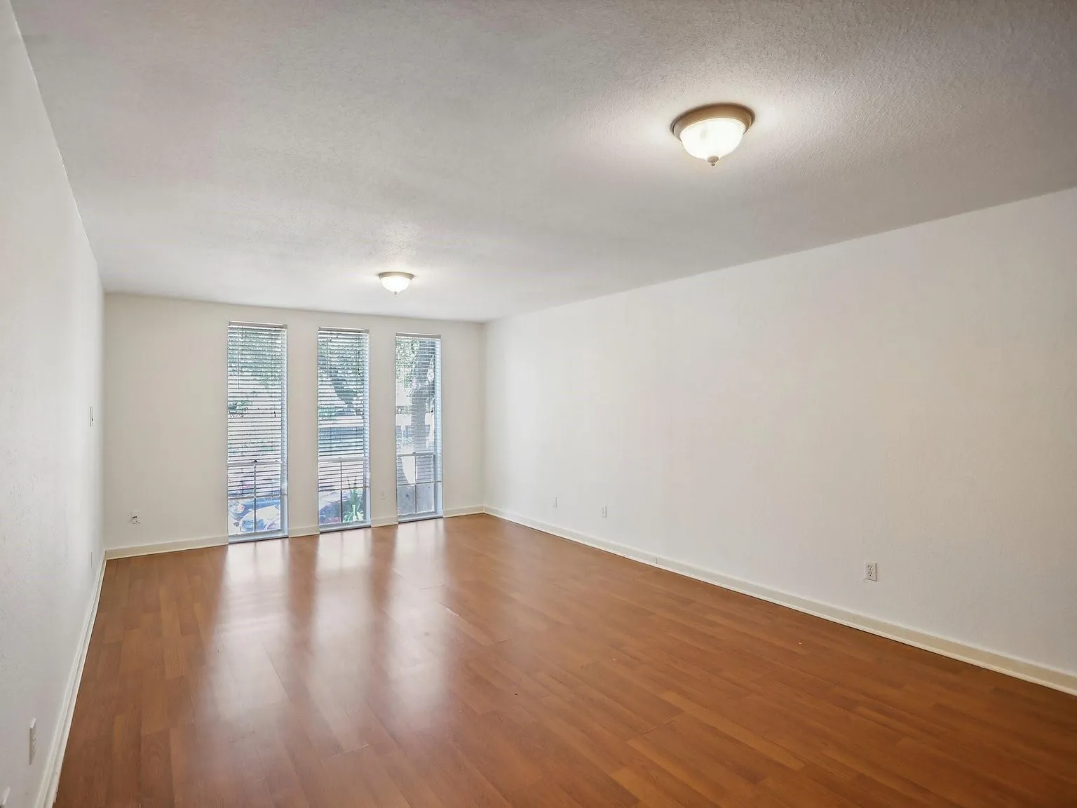 2 bed, 2.0 bath, 1124 sqft, $1,499 — Photo 3