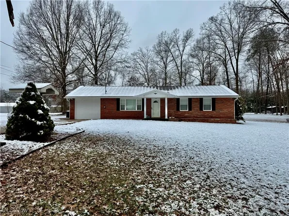 957 Society Hill Rd, Mineral Wells, WV 26150