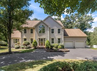 90 Northridge Dr, East Bridgewater, MA 02333