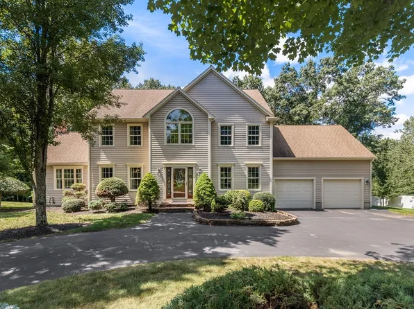 90 Northridge Dr, East Bridgewater, MA 02333