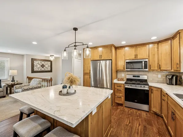 10309 Parkview Ln N, Champlin, MN 55316