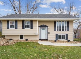 801 Pawnee Dr NW, Cedar Rapids, IA 52405