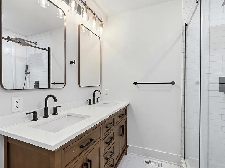 411 Edwin St #A — Photo 32