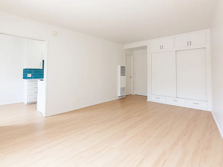 667-669 Levering — Photo 11